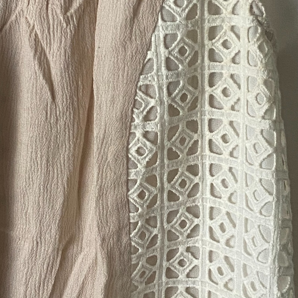 Miss Me Womens Sleeveless Blouse Tan White Crochet Embroidered Sz Med - Picture 3 of 7